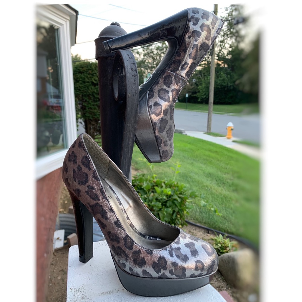 G by Guess Verna Cheetah Print Heels - Picture 2 of 8